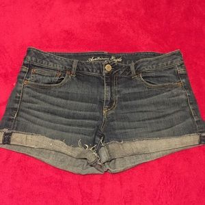 AMERICAN EAGLE light wash jean shorts